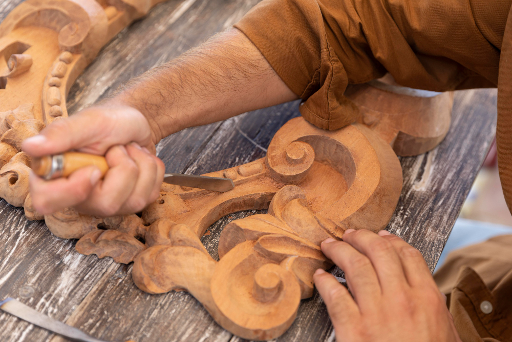 L’univers du mobilier et de l’art : quand la création rencontre le bois massif